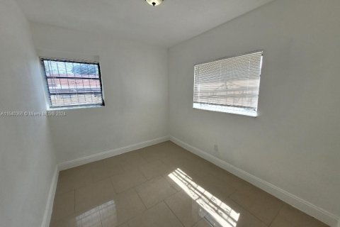 Immobilier commercial à vendre à Miami, Floride: 171.59 m2 № 1316562 - photo 13