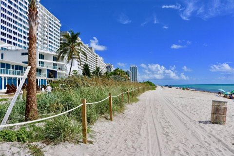 Studio in the Condo in Miami Beach, Florida  № 1173894 - photo 1