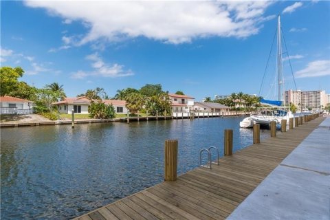 Condo in Fort Lauderdale, Florida, 2 bedrooms  № 1230243 - photo 2