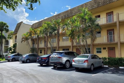 Condo in Sunrise, Florida, 2 bedrooms  № 805317 - photo 23