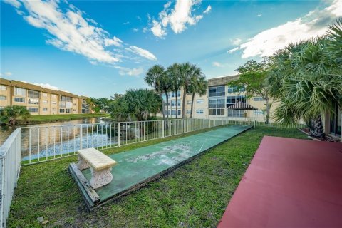 Condo in Sunrise, Florida, 2 bedrooms  № 805317 - photo 3