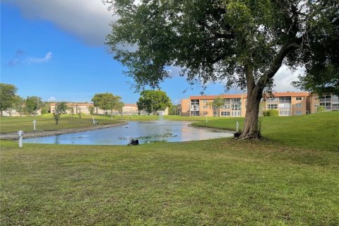 Condo in Sunrise, Florida, 2 bedrooms  № 805317 - photo 5