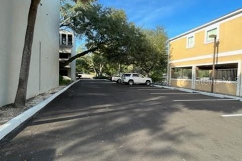 Commercial property in Tampa, Florida 236.34 sq.m. № 790728 - photo 20