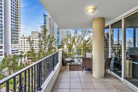 Condo in Miami Beach, Florida, 2 bedrooms  № 868359 - photo 6