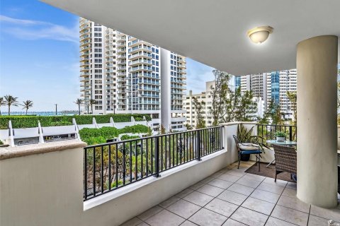 Condo in Miami Beach, Florida, 2 bedrooms  № 868359 - photo 8