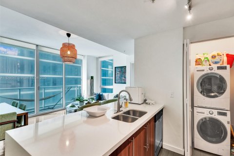 Condominio en venta en Miami, Florida, 2 dormitorios, 94.48 m2 № 947632 - foto 4