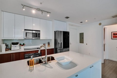 Condominio en venta en Miami, Florida, 2 dormitorios, 94.48 m2 № 947632 - foto 1