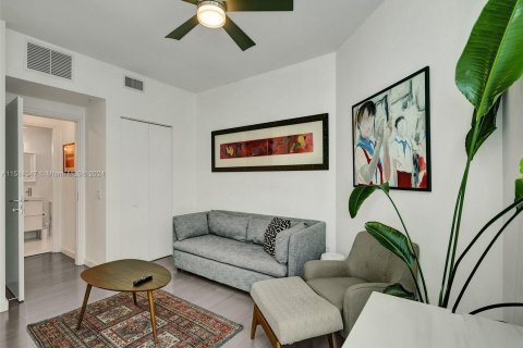 Condominio en venta en Miami, Florida, 2 dormitorios, 94.48 m2 № 947632 - foto 20