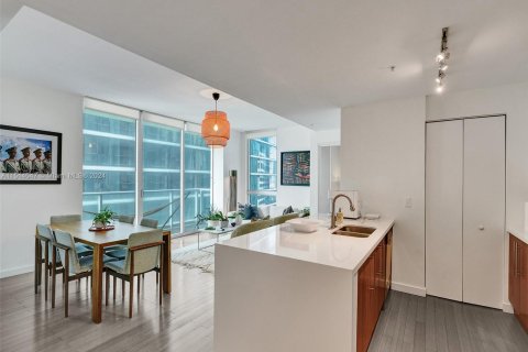 Condominio en venta en Miami, Florida, 2 dormitorios, 94.48 m2 № 947632 - foto 3