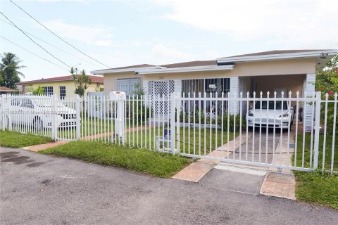 Villa ou maison à vendre à Miami, Floride: 4 chambres, 115.66 m2 № 1388154 - photo 17