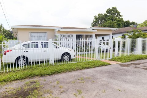 Villa ou maison à vendre à Miami, Floride: 4 chambres, 115.66 m2 № 1388154 - photo 2