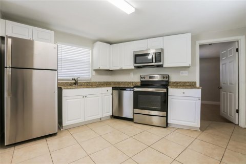 House in Sarasota, Florida 3 bedrooms, 135.45 sq.m. № 1396570 - photo 3