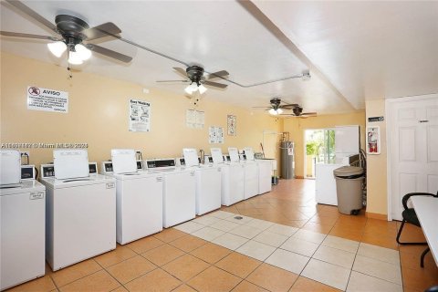 Condominio en venta en Hialeah, Florida, 2 dormitorios, 74.51 m2 № 1234213 - foto 3