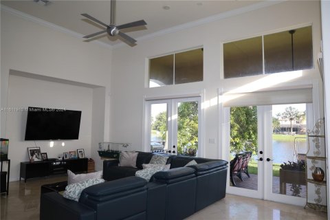 Villa ou maison à vendre à Pembroke Pines, Floride: 4 chambres, 361.3 m2 № 1234159 - photo 16