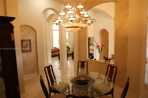 Villa ou maison à vendre à Pembroke Pines, Floride: 4 chambres, 361.3 m2 № 1234159 - photo 25