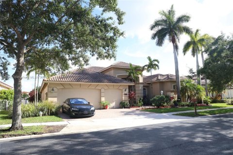 Villa ou maison à vendre à Pembroke Pines, Floride: 4 chambres, 361.3 m2 № 1234159 - photo 1