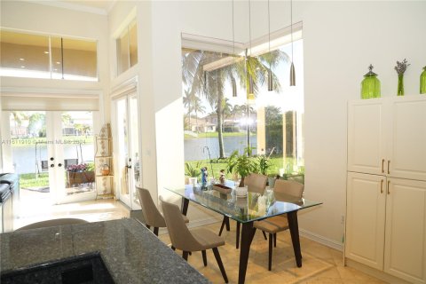 Villa ou maison à vendre à Pembroke Pines, Floride: 4 chambres, 361.3 m2 № 1234159 - photo 13