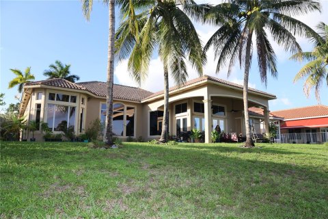 Villa ou maison à vendre à Pembroke Pines, Floride: 4 chambres, 361.3 m2 № 1234159 - photo 17