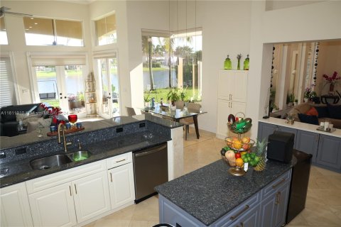 Villa ou maison à vendre à Pembroke Pines, Floride: 4 chambres, 361.3 m2 № 1234159 - photo 24