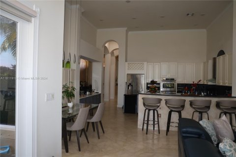 Villa ou maison à vendre à Pembroke Pines, Floride: 4 chambres, 361.3 m2 № 1234159 - photo 15