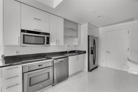 Condo in Miami, Florida, 1 bedroom  № 1329336 - photo 5