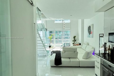 Condominio en venta en Miami, Florida, 1 dormitorio, 72.93 m2 № 1329336 - foto 2