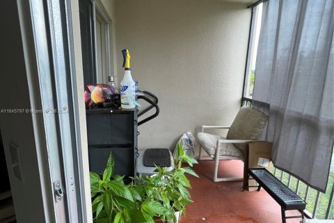 Condominio en venta en Pembroke Pines, Florida, 1 dormitorio, 98.1 m2 № 1329335 - foto 9