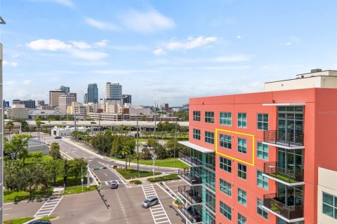 Condo in Tampa, Florida, 2 bedrooms  № 1350582 - photo 7