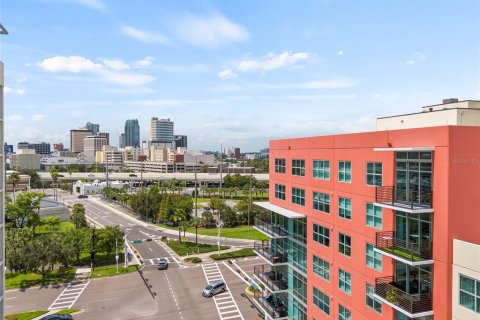 Condo in Tampa, Florida, 2 bedrooms  № 1350582 - photo 6