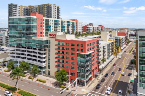 Condo in Tampa, Florida, 2 bedrooms  № 1350582 - photo 1