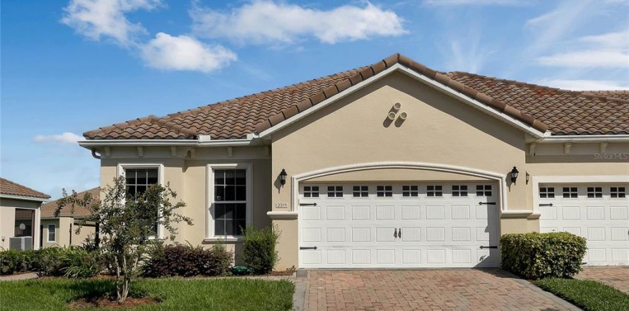 Casa en Kissimmee, Florida 3 dormitorios, 176.51 m2 № 1350580