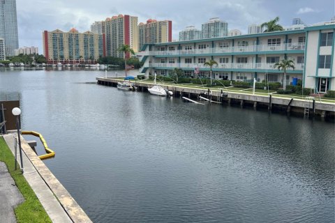 Condominio en venta en North Miami Beach, Florida, 2 dormitorios, 90.12 m2 № 744219 - foto 10