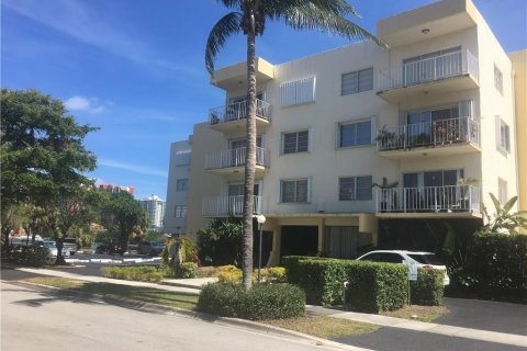 Condominio en venta en North Miami Beach, Florida, 2 dormitorios, 90.12 m2 № 744219 - foto 9