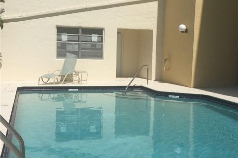 Condominio en venta en North Miami Beach, Florida, 2 dormitorios, 90.12 m2 № 744219 - foto 1