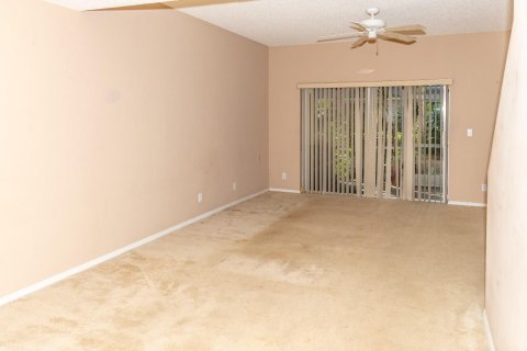 Townhouse in Margate, Florida 2 bedrooms, 103.12 sq.m. № 1079216 - photo 12