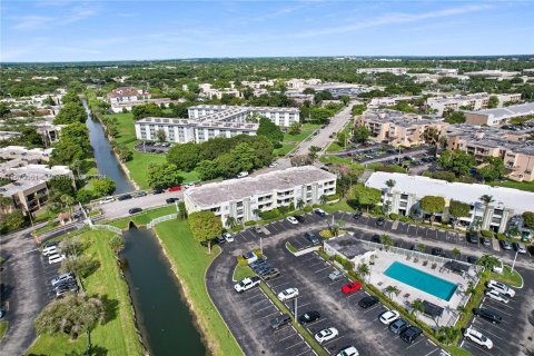 Condo in Miami, Florida, 2 bedrooms  № 1388121 - photo 12