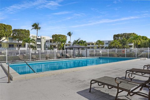 Condo in Miami, Florida, 2 bedrooms  № 1388121 - photo 27