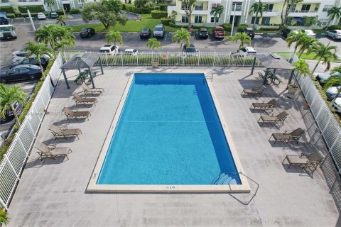 Copropriété à vendre à Miami, Floride: 2 chambres, 97.55 m2 № 1388121 - photo 10