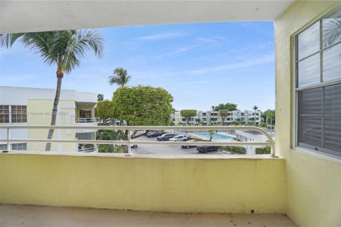 Condo in Miami, Florida, 2 bedrooms  № 1388121 - photo 21