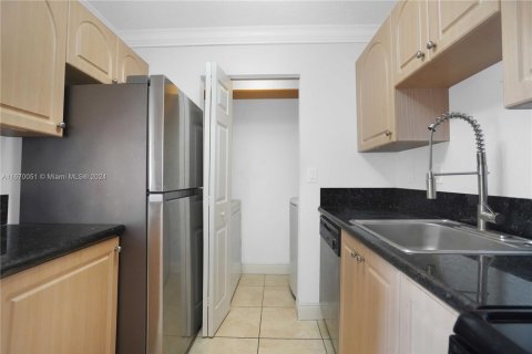 Condo in Miami, Florida, 2 bedrooms  № 1388121 - photo 14