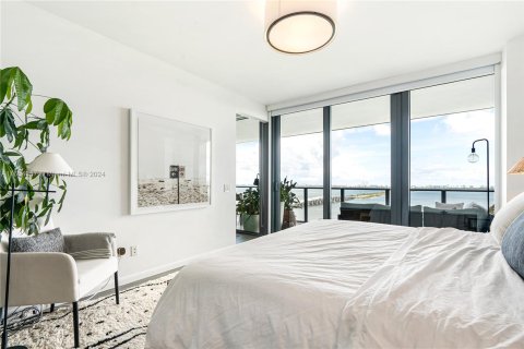 Condominio en alquiler en Miami, Florida, 3 dormitorios, 141.77 m2 № 1348972 - foto 28