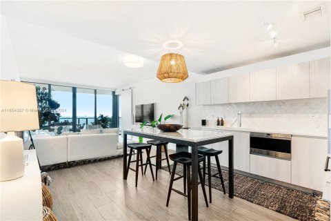 Condominio en alquiler en Miami, Florida, 3 dormitorios, 141.77 m2 № 1348972 - foto 24