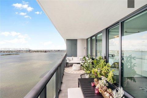 Condominio en alquiler en Miami, Florida, 3 dormitorios, 141.77 m2 № 1348972 - foto 22