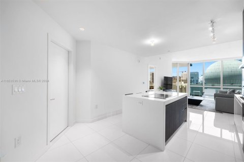 Condominio en alquiler en Miami, Florida, 2 dormitorios, 138.52 m2 № 1348501 - foto 4