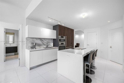 Condo in Miami, Florida, 2 bedrooms  № 1348501 - photo 11