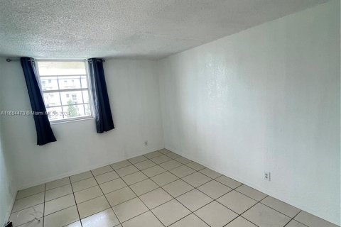 Condominio en alquiler en Miami, Florida, 1 dormitorio, 55.56 m2 № 1348973 - foto 14