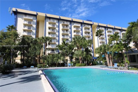 Condo in Miami, Florida, 1 bedroom  № 1348973 - photo 23