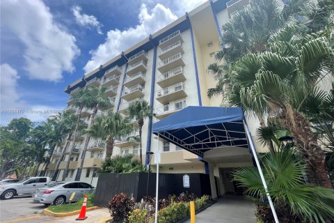 Condominio en alquiler en Miami, Florida, 1 dormitorio, 55.56 m2 № 1348973 - foto 4