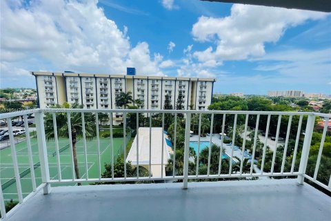 Condo in Miami, Florida, 1 bedroom  № 1348973 - photo 17