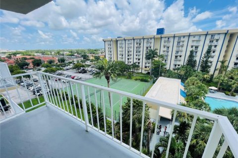 Condo in Miami, Florida, 1 bedroom  № 1348973 - photo 16